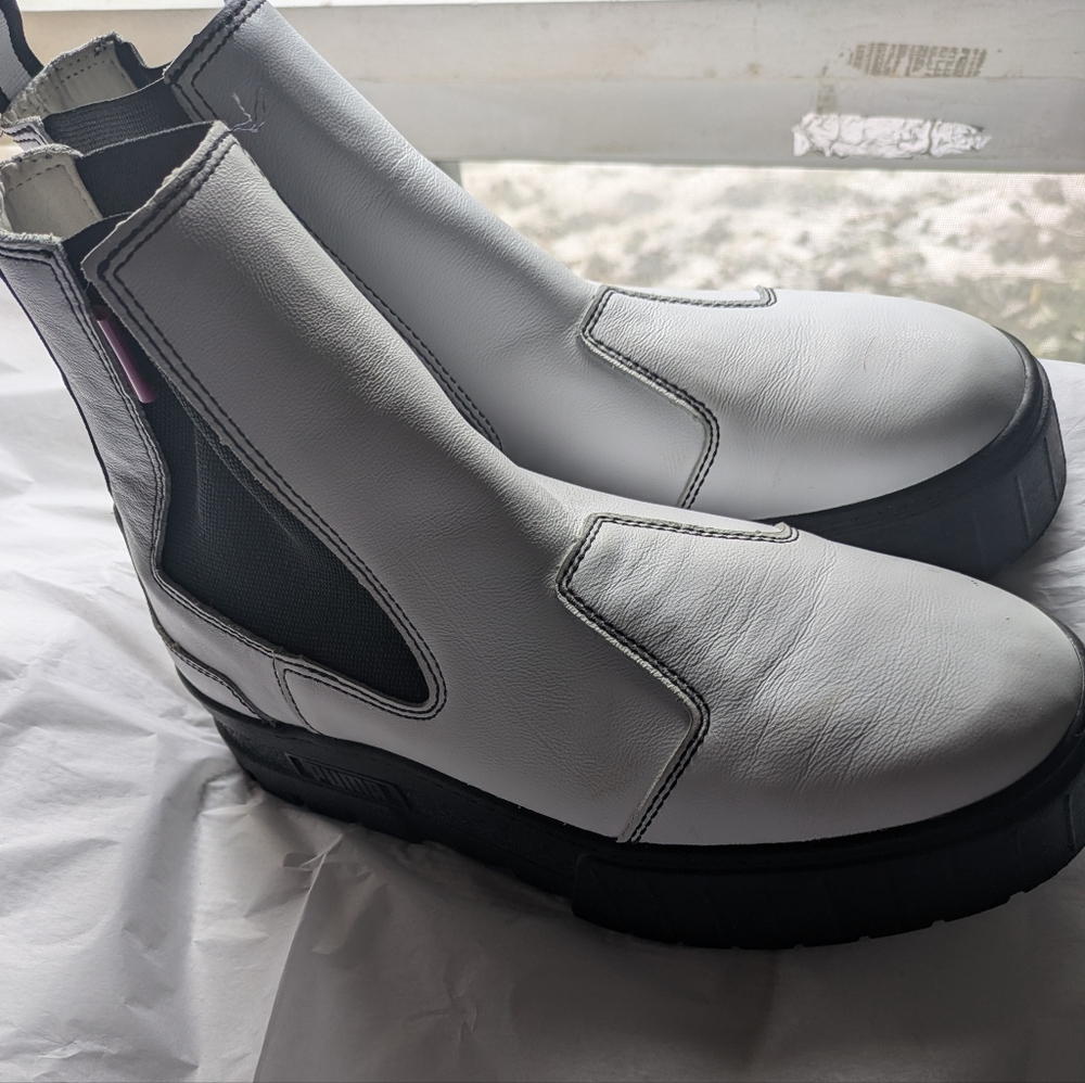 Puma Black And White Leather Women's Chelsea Boots. US 10, UK 7.5, EU 41